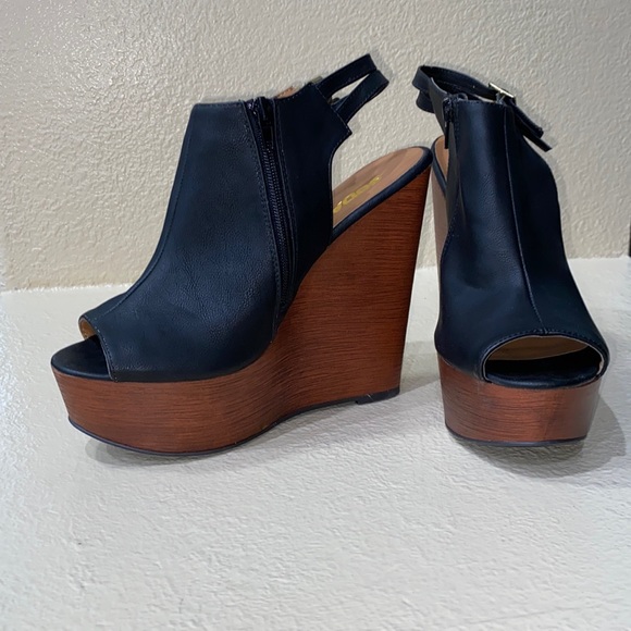 Soda Shoes - 🔥Soda Black Faux leather platform wedge size 10